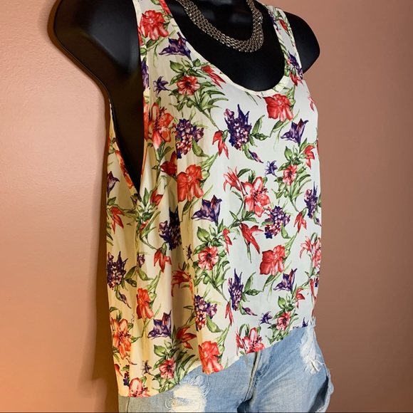 Lush Floral Blouse - Picture 4 of 12